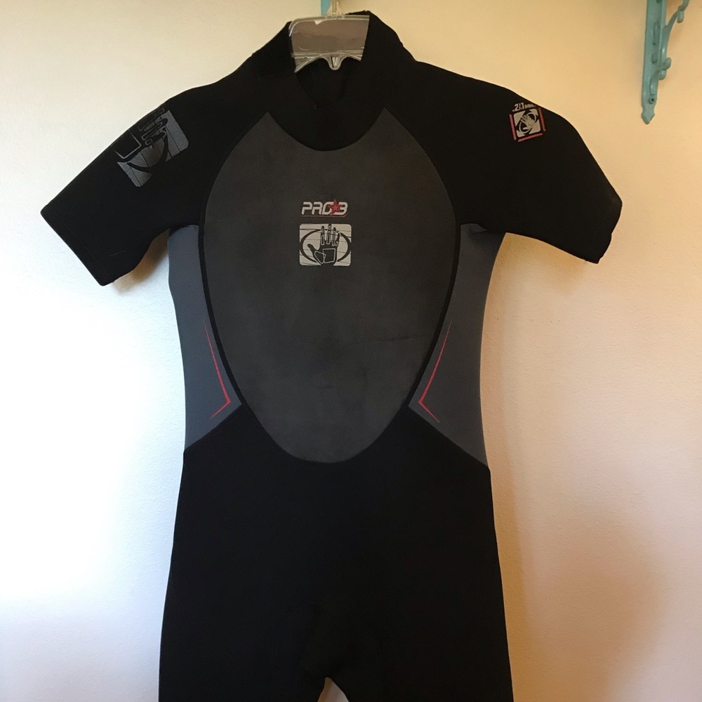 Body Glove shortie 2mm wetsuit size 16 juniors
